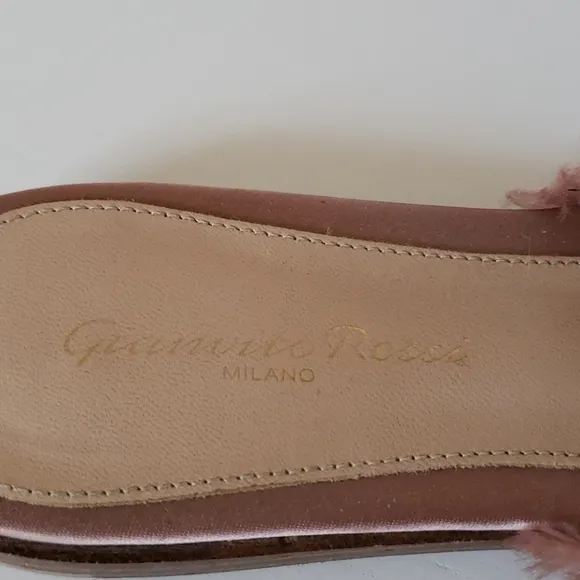 - Gianvito Rossi Blush Silk Satin Flat Sandaks