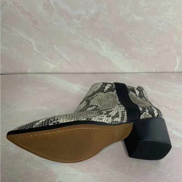 🔥 New, without box Linea Paolo Booties Sochi in Cream Reptile Snake Sz 6M