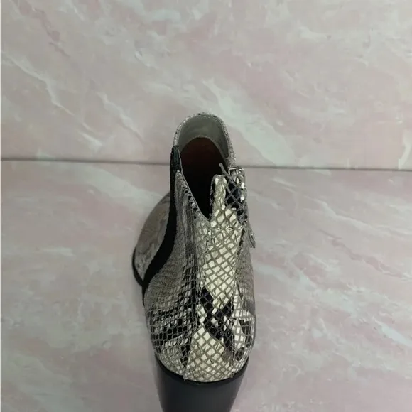 🔥 New, without box Linea Paolo Booties Sochi in Cream Reptile Snake Sz 6M