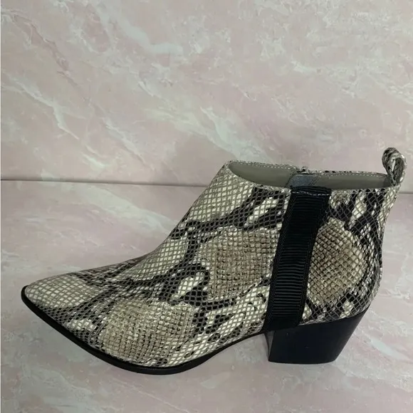 🔥 New, without box Linea Paolo Booties Sochi in Cream Reptile Snake Sz 6M