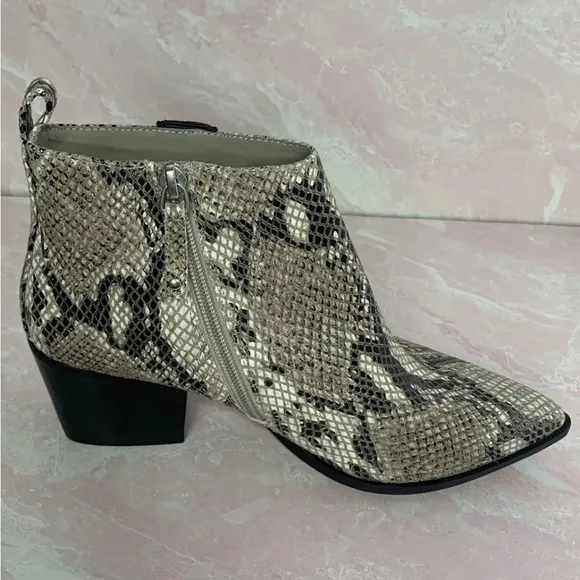 🔥 New, without box Linea Paolo Booties Sochi in Cream Reptile Snake Sz 6M