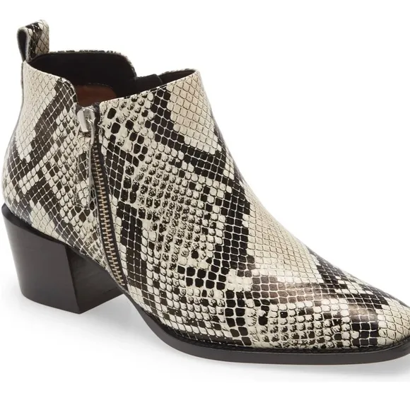 🔥 New, without box Linea Paolo Booties Sochi in Cream Reptile Snake Sz 6M