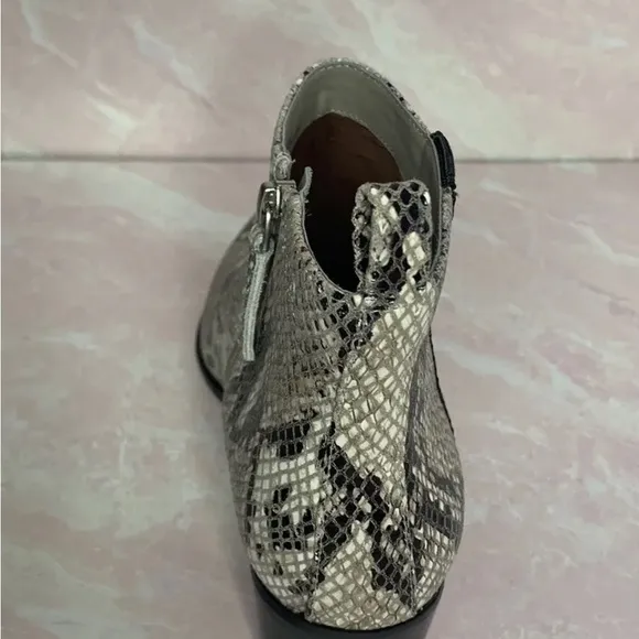 🔥 New, without box Linea Paolo Booties Sochi in Cream Reptile Snake Sz 6M