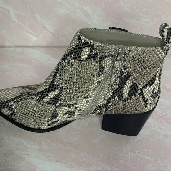 🔥 New, without box Linea Paolo Booties Sochi in Cream Reptile Snake Sz 6M