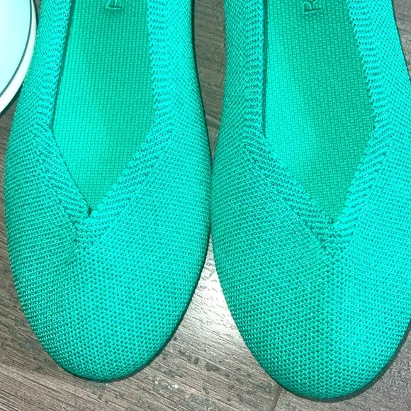 - Rothy’s limited edition mojito metallic size 8.5 round toe woman flat shoes