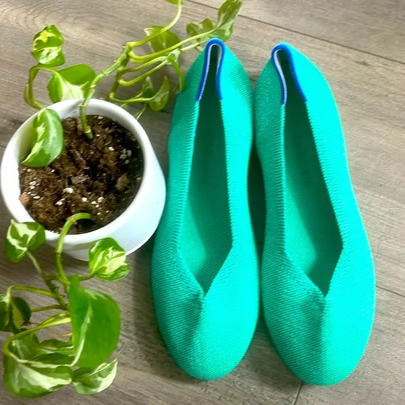 - Rothy’s limited edition mojito metallic size 8.5 round toe woman flat shoes