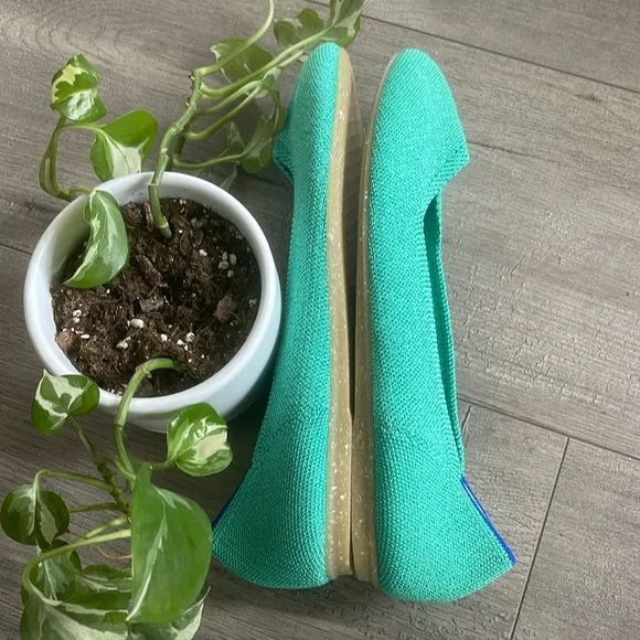 - Rothy’s limited edition mojito metallic size 8.5 round toe woman flat shoes