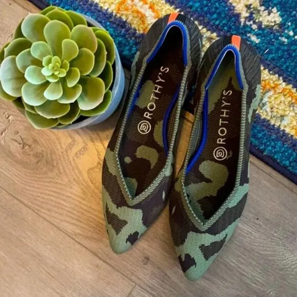 - Rothys the point camuflaje green size 9. woman’s flat shoes