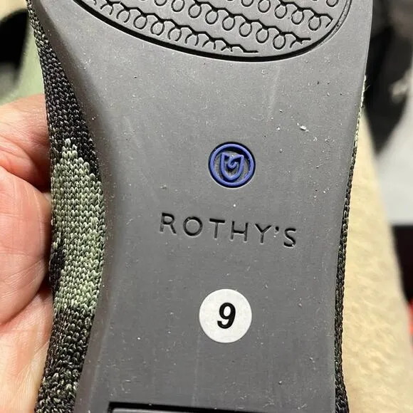 - Rothys the point camuflaje green size 9. woman’s flat shoes