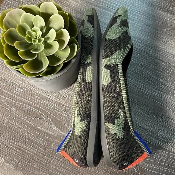 - Rothys the point camuflaje green size 9. woman’s flat shoes