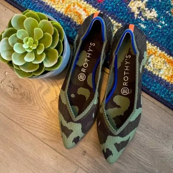 - Rothys the point camuflaje green size 9. woman’s flat shoes