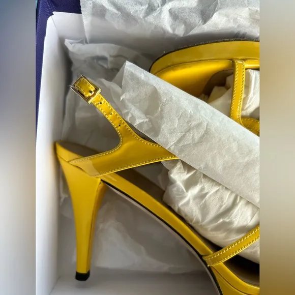 💛⭐️ The Stuart Weitzman Myturn Yellow Quasar Sandals 💛⭐️