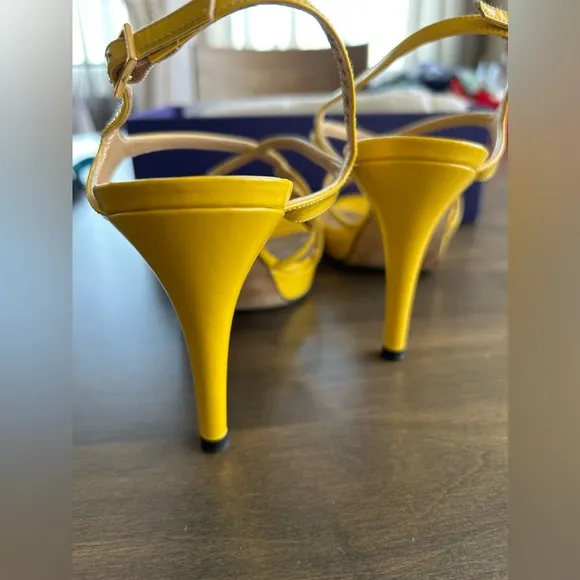 💛⭐️ The Stuart Weitzman Myturn Yellow Quasar Sandals 💛⭐️