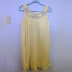 1960s Floral Nylon Babydoll Slip in Pastel Lemon Yellow