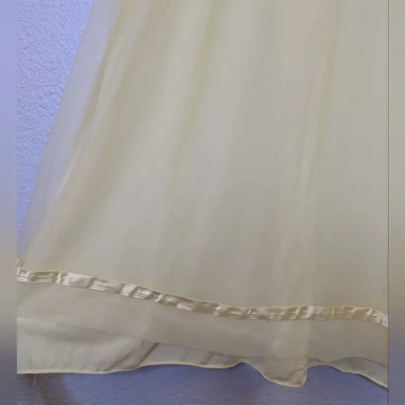 1960s Floral Nylon Babydoll Slip in Pastel Lemon Yellow