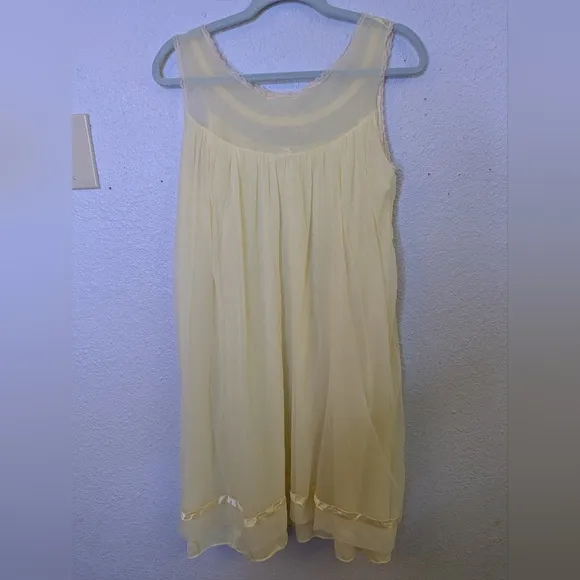 1960s Floral Nylon Babydoll Slip in Pastel Lemon Yellow
