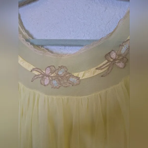 1960s Floral Nylon Babydoll Slip in Pastel Lemon Yellow