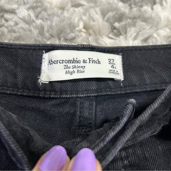 Abercrombie &amp; Fitch High Rise Skinny Jean in Black sz 4 Short