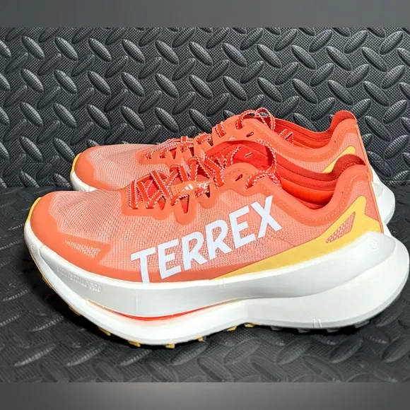 Adidas Athletic Trail Hiking Running Shoes Orange Womens‎ Size 7.5