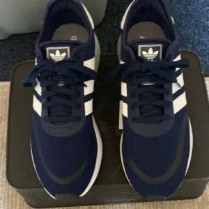 Adidas Blue and White Sneakers Sporty Mesh Design N-5923