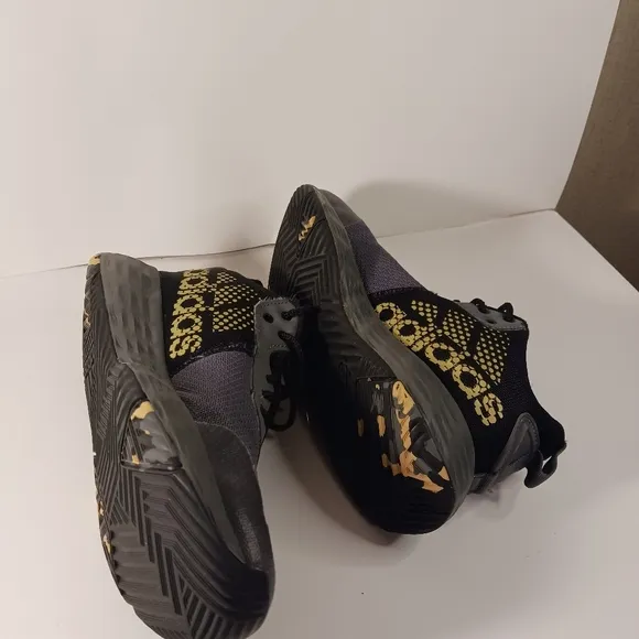 Adidas boys sneakers size 5Y sneakers like new
