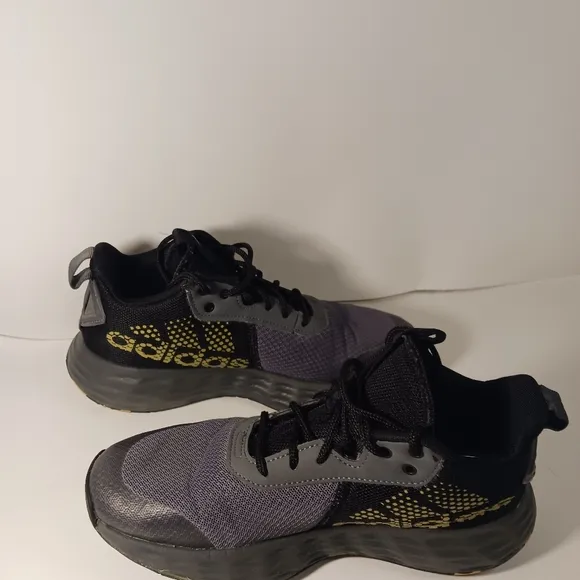 Adidas boys sneakers size 5Y sneakers like new