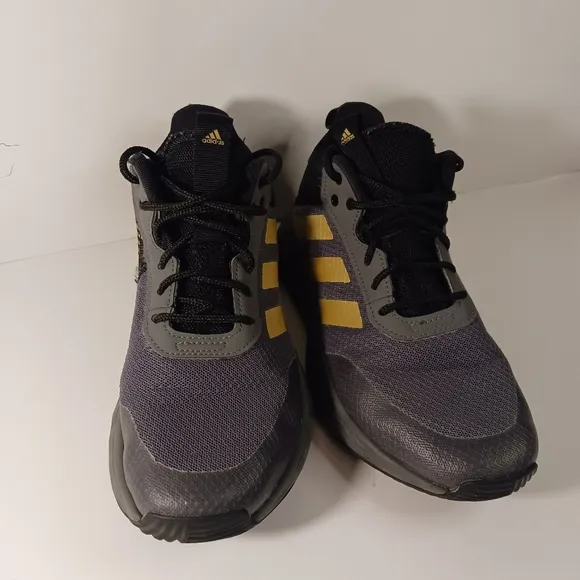 Adidas boys sneakers size 5Y sneakers like new