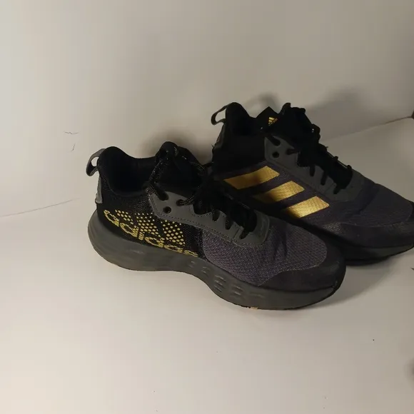 Adidas boys sneakers size 5Y sneakers like new