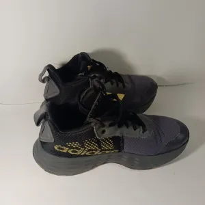 Adidas boys sneakers size 5Y sneakers like new