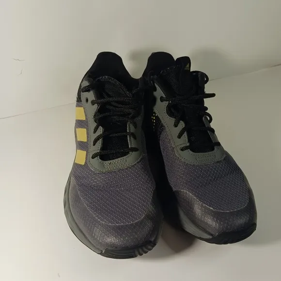 Adidas boys sneakers size 5Y sneakers like new