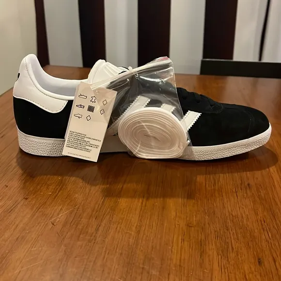 Adidas Gazelle shoes sneakers new black white BB5476 Men’s Size 10