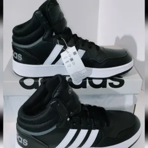 Adidas Hoops 3.0 Mid Men's Sneakers Size 8.5. New with box. Black and white colo