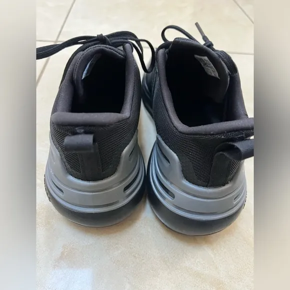 Adidas kid’s sneakers size 7