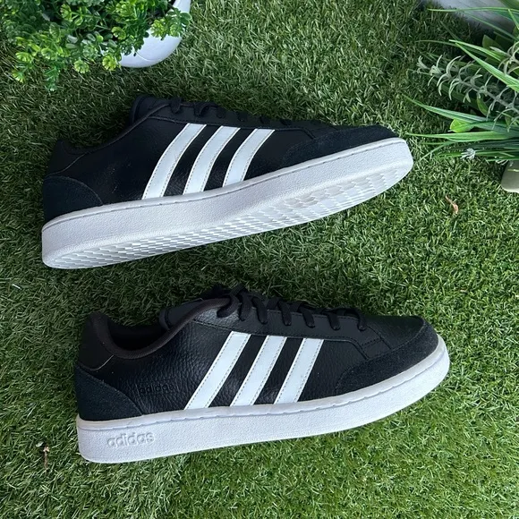 ADIDAS  Men Black White Solid Leather Cloudfoam Grand Court men size 10.5