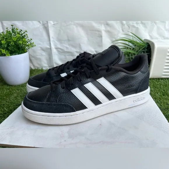 ADIDAS  Men Black White Solid Leather Cloudfoam Grand Court men size 10.5