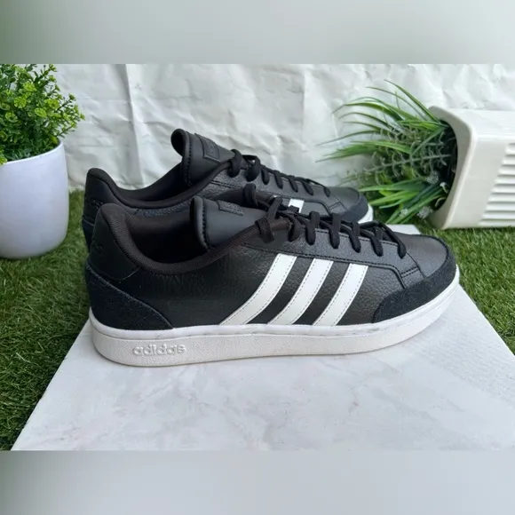 ADIDAS  Men Black White Solid Leather Cloudfoam Grand Court men size 10.5