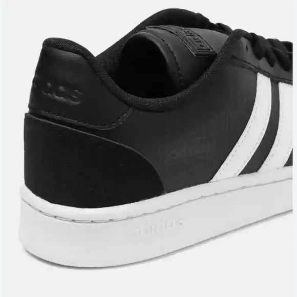 ADIDAS  Men Black White Solid Leather Cloudfoam Grand Court men size 10.5