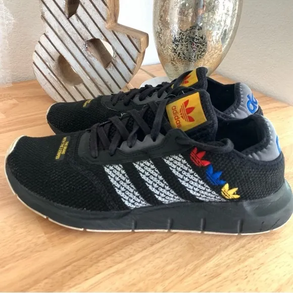 Adidas Originals Swift Run X Athletic SneakerIn Core Black/ Ftwr White Size 8.5