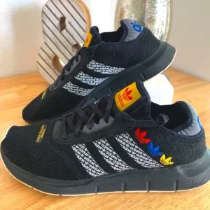 Adidas Originals Swift Run X Athletic SneakerIn Core Black/ Ftwr White Size 8.5
