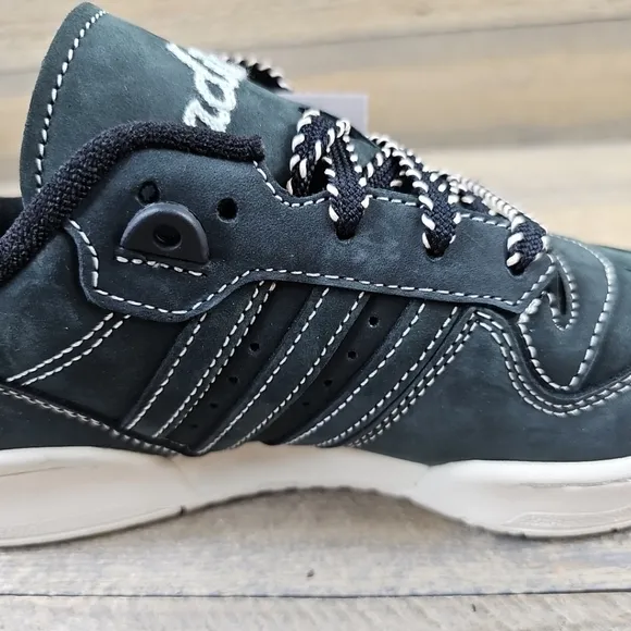 adidas Originals Women's Rivalry Low Shoes Nubuck Leather upper, Core Black/Ivor