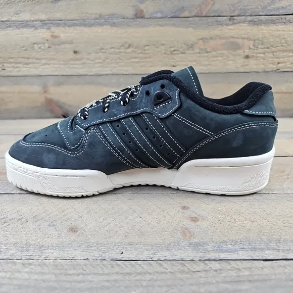 adidas Originals Women's Rivalry Low Shoes Nubuck Leather upper, Core Black/Ivor