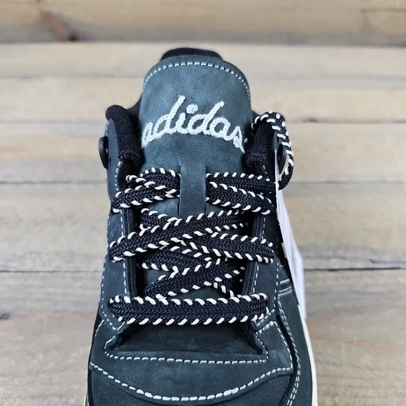 adidas Originals Women's Rivalry Low Shoes Nubuck Leather upper, Core Black/Ivor