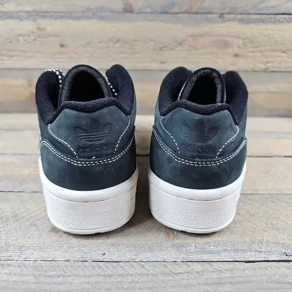 adidas Originals Women's Rivalry Low Shoes Nubuck Leather upper, Core Black/Ivor