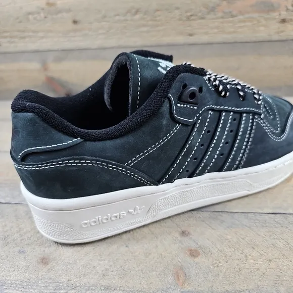 adidas Originals Women's Rivalry Low Shoes Nubuck Leather upper, Core Black/Ivor