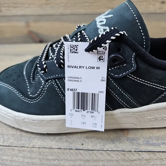 adidas Originals Women's Rivalry Low Shoes Nubuck Leather upper, Core Black/Ivor