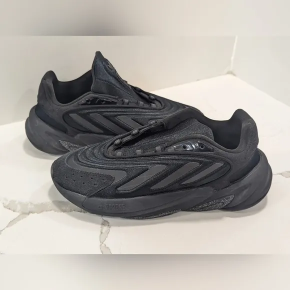 adidas Ozelia triple Black Sneakers running shoe lightweight sz 7.5 gym comfort