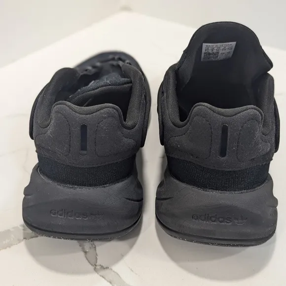 adidas Ozelia triple Black Sneakers running shoe lightweight sz 7.5 gym comfort
