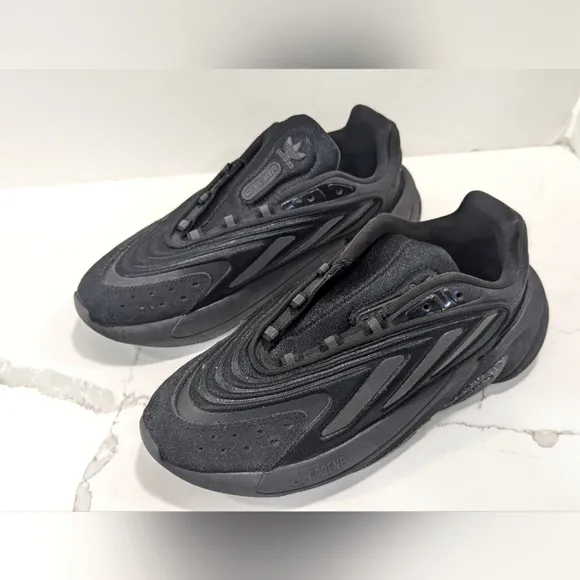 adidas Ozelia triple Black Sneakers running shoe lightweight sz 7.5 gym comfort