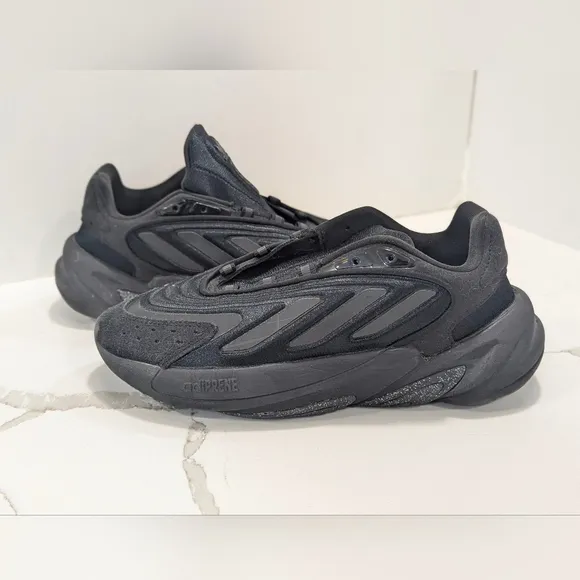 adidas Ozelia triple Black Sneakers running shoe lightweight sz 7.5 gym comfort