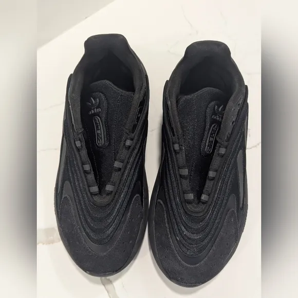 adidas Ozelia triple Black Sneakers running shoe lightweight sz 7.5 gym comfort